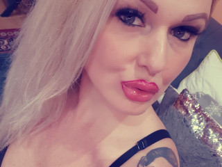 Rebecka69 sagt von sich: Halloo Jungs, ich bin eine blonde sexy mollige milf mit einem grossen sexy Popo...

Ich liebe die Erotik, S**, rauchen, Ana**ex,deinen Schw**nz. Ich zeige mich sehr gerne vor der Cam und ich hoffe, dass dir meine Show gefllt..