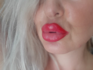 Rebecka69 ist blond, weiblich,  bisexuell und vollrasiert