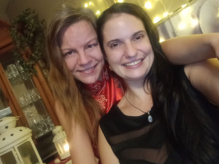 Die Livecam von Shannon&Lena bietet Anal-Sex, Devot, Dominant, Fesselspiele, Natursekt, Pornographie, Rollenspiele, Sexspielzeug, Live-Dates im Sexchat